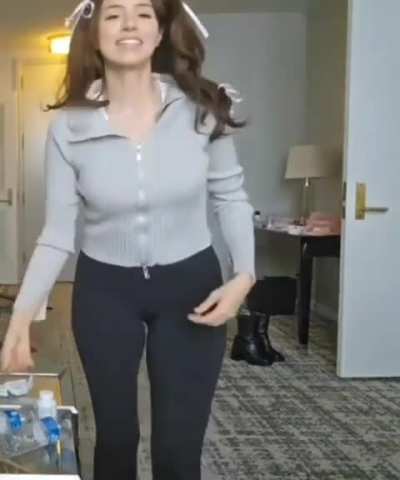 I&rsquo;m so jealous of her hips