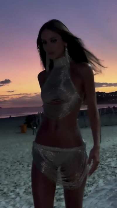 Beach nymph Aline Marquez 🧜🏻&zwj;♀️