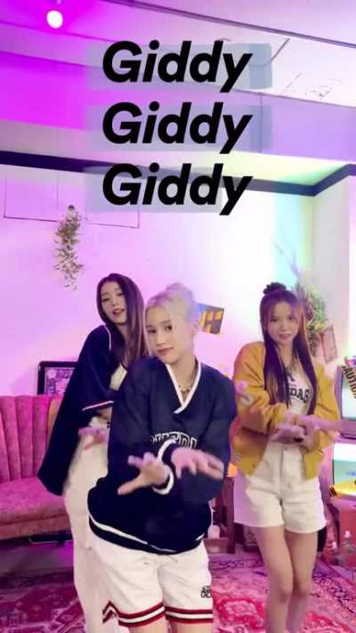 [230331] Yujin, Xiaoting &amp;amp; Bahiyyih TikTok update: Giddy🔒 #Giddychallenge [LOVESTRUCK!]