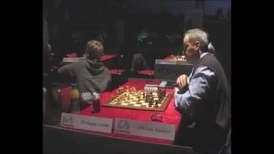 13-летний пацан заскучал на игре с Каспаровым