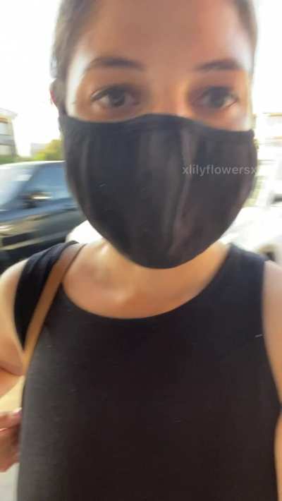 Car honks at me as I'm flashing [GIF]