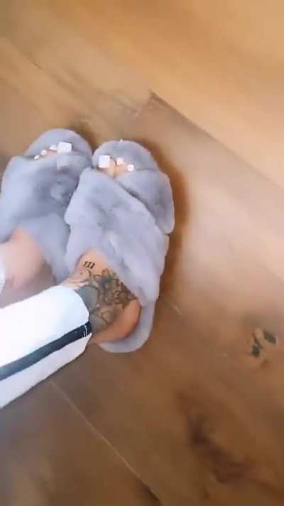 👣
