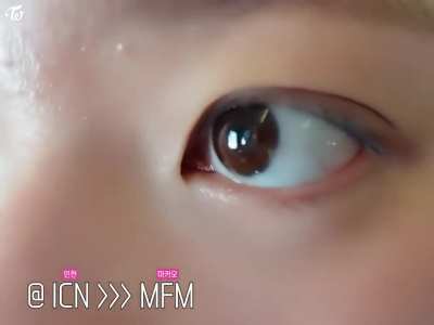 251001 - Jeongyeon's subtle zoom on her eye
