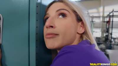 Showing off her ass before getting fucked