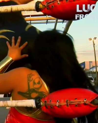 Reina Dorada ass in face