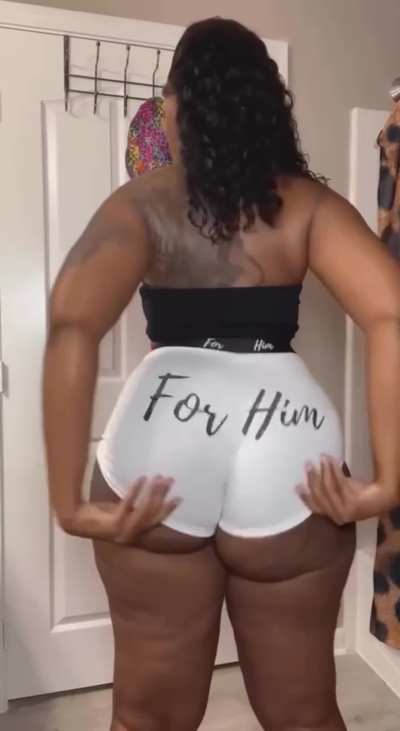 I hate when it’s natural and it’s not big as fuck like this. If I had it my way this would be the base model for women 😍