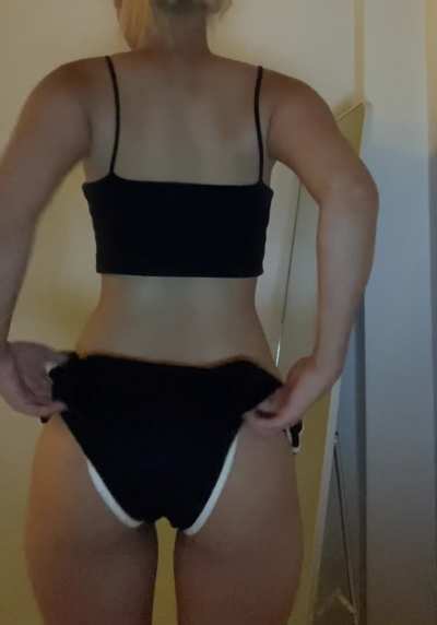 Trying my best to convince you to fuck me 😈🎃