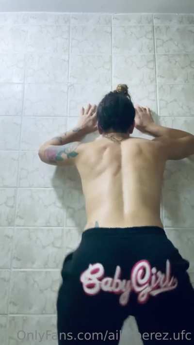 twerking hot 🔥 Join his channel on Telegram 🍑💦 (link in comments)
