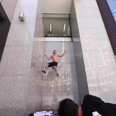 This guy trying to parkour up these smooth marble pillars.