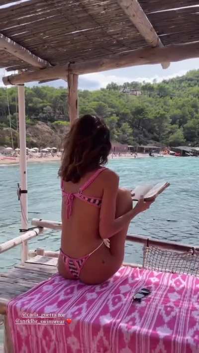Carla reading