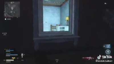&laquo;Suing Activision for giving me two jumpscares and a heart attack&raquo;