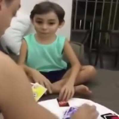 S&oacute; lembrei do core dando rage no uno KKKK