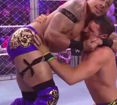 papi carmelo having his butt gripped by a thirsty johnny gargano 🍑💦