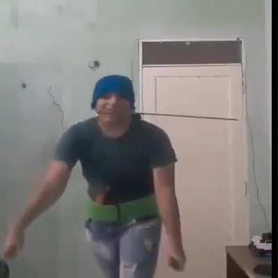 Eu faço isso com 3 facas de cortar pão de manhã quando ninguém tá vendo