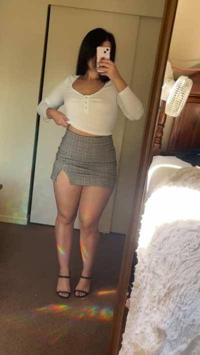 How does this outfit look on me?