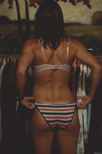 Jessica Biel picking a wedgie in 