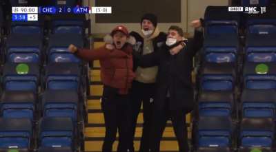 Silva, Mount &amp;amp; Jorginho celebrating Emerson&rsquo;s goal. 🙌