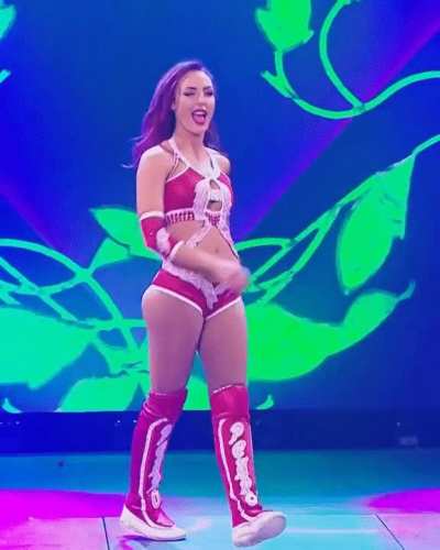 Peyton's sexy strut!!!🤩🤩