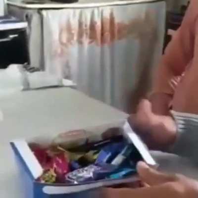 O mundo t&aacute; ficando casa vez mais fresco. E esse n&atilde;o &eacute; o &uacute;nico v&iacute;deo que fala sobre esse "pacto sat&acirc;nico" da Lacta