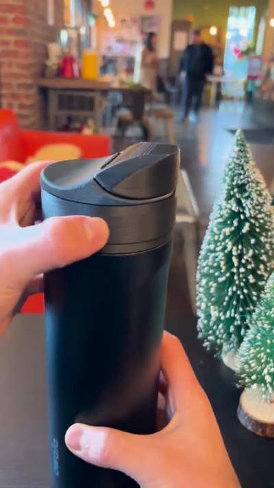 Bottle that Seals Magnetically