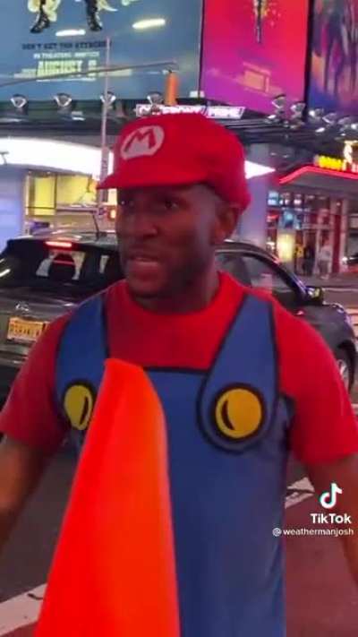 Paying NYPD officer with gold coins