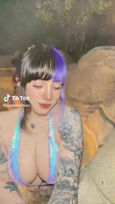 hot tub thot
