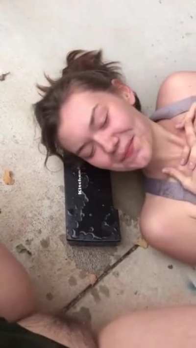 her GF pisses in her mouth - pissqu333n @ twitter