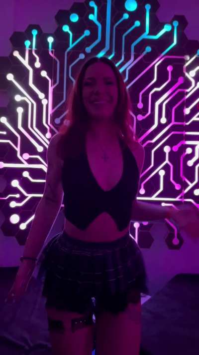 rave girls in plaid mini skirts🤤&amp;gt;&amp;gt;&amp;gt;