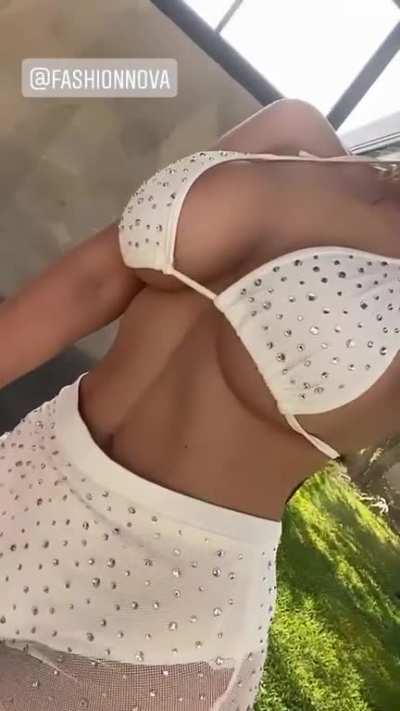 🍈🍈👙