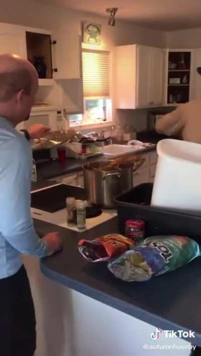 WCGW When trying to cook crabs