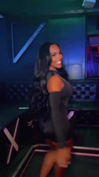 Well damn....🍑🖤