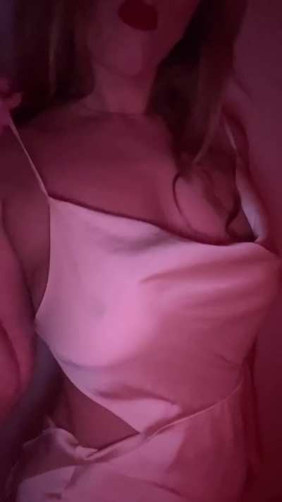 I love to undress slowly for you&hellip; Link below 😽