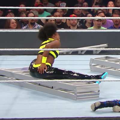 Naomi&rsquo;s ass in latex leggings is so sexy
