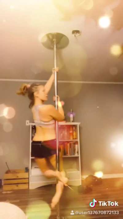 My form is awful, but it&rsquo;s my first day after over 10 years of dreaming of pole dance as a hobby and I learned two spins 😊💕