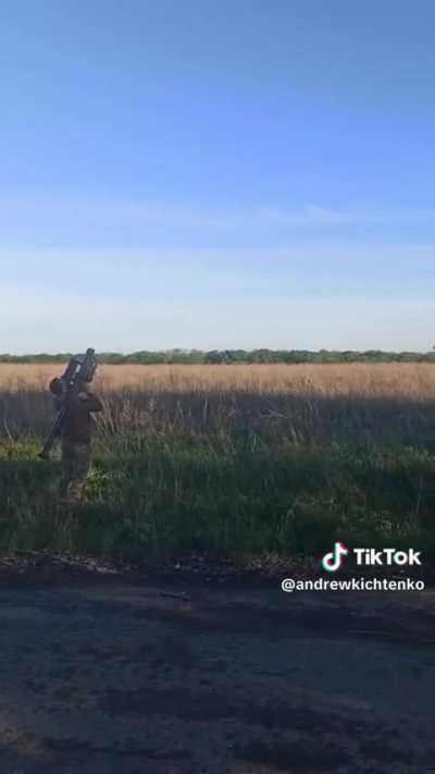 Ukrainian soldier shoots down a Russian UAV with a FIM-92 Stinger MANPADS. Location unknown, May 2024