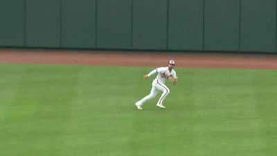 [Highlight] All hell breaks loose for the Blue Jays after a dropped catch by Ryan McKenna.