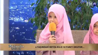 4 Yaşındaki Beyza Kılı&ccedil; 32 Farz'ı Okuyor
