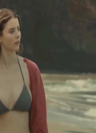 Thomasin McKenzie's jiggle