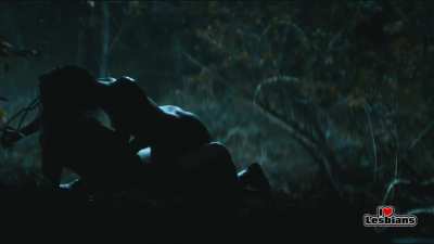 Jasmin Savoy Brown & Liv Hewson (Yellowjackets - s01e09) *NO MUSIC*