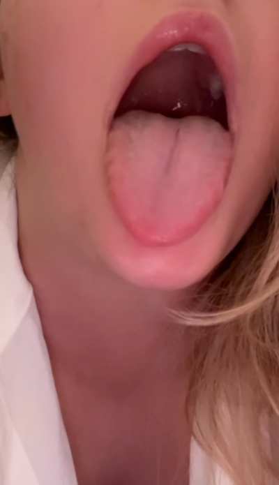 Since so many of you liked my lips... maybe I next time I’ll moan for you 😘