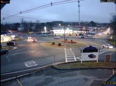 Traffic circle rules/etiquette: who&rsquo;s the idiot here? Happened to me couple hours ago&hellip;
