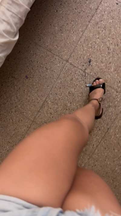 My leggs and feet are very tired, come here to massage and kiss them