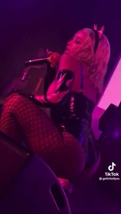 Doja Cat live