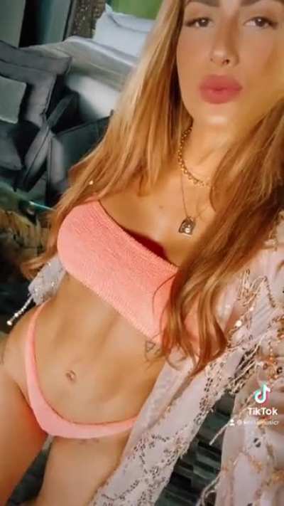 Kenia Gonzalez (@keniamusicr)