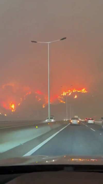 Dantesque views of the wildfires in Villa Alemana, regi&oacute;n de Valpara&iacute;so, Chile on February 2, 2024.