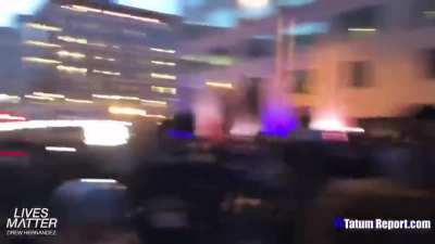 Manifesta&ccedil;&atilde;o do Black lives matter agredindo covardemente. Oque ser&aacute; que ia dar se fosse um negro agredido?
