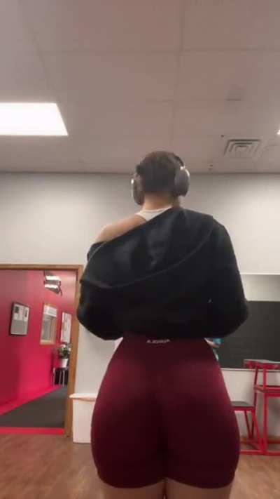 Ana's thick 🍑