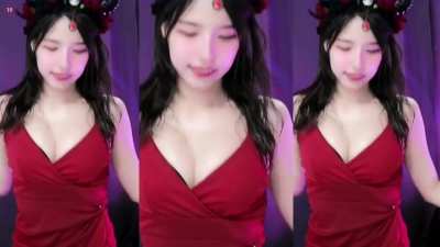 hapark dances to Tomboy