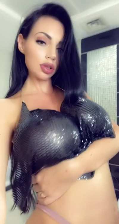 Yvonne Bar 