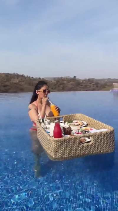 Chahat Khanna 